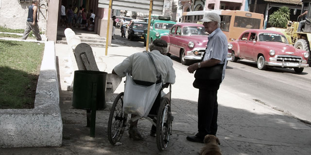 Tapar el sol con un dedo