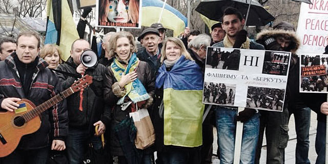 Ucranianos se manifiestan en Madrid por la democracia y contra Yanukóvich
