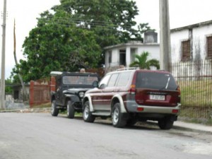 Dos de los carros que posee.