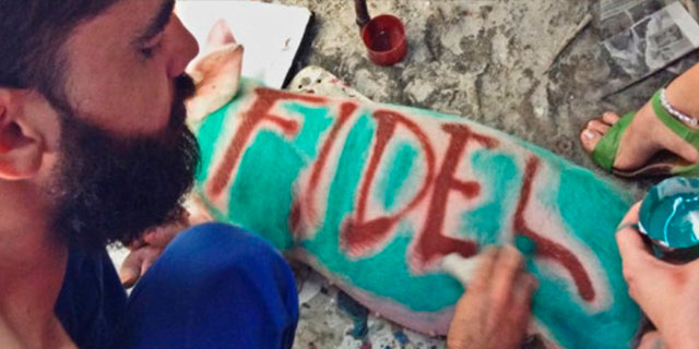 Cuba debe poner en libertad a grafitero encarcelado por pintar el nombre de los hermanos Castro en cerdos