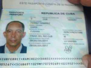 Foto de mi pasaporte y (encabezando el artículo) la respuesta plasmada por la Embajada de Cuba en Washington, ante mi solicitud de habilitación del pasaporte.